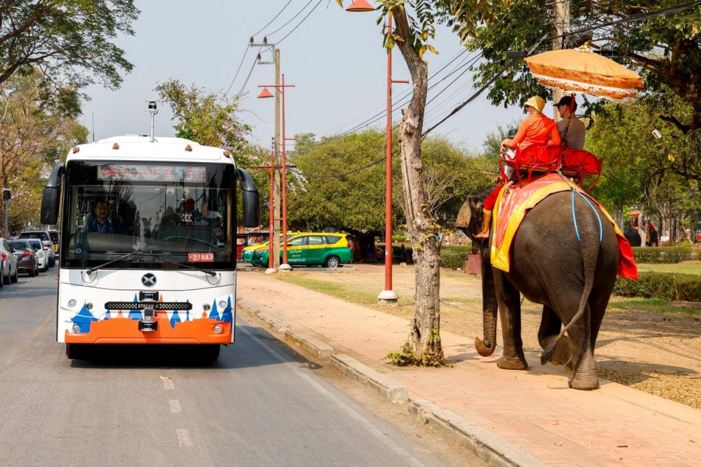 รถบัสไฟฟ้าไร้คนขับ คันแรกของไทย วิ่งให้บริการฟรีรอบอยุธยา